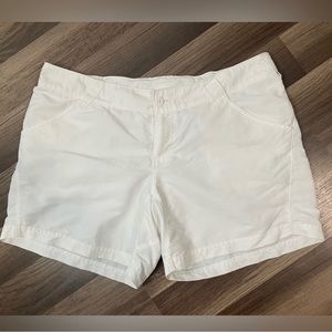 Columbia womens PFG white fishing shorts